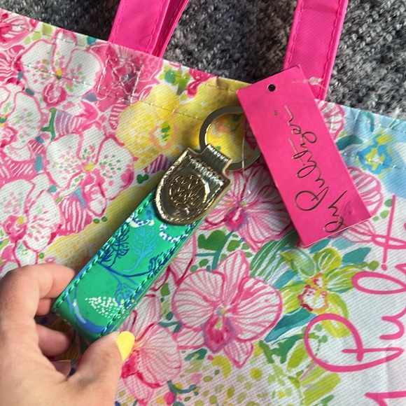 ⭐️🌴NWT Lilly Pulitzer Key Chain - Picture 2 of 4